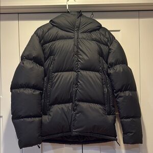 Black Puffer Jacket with High Collar and Heavy Insulation